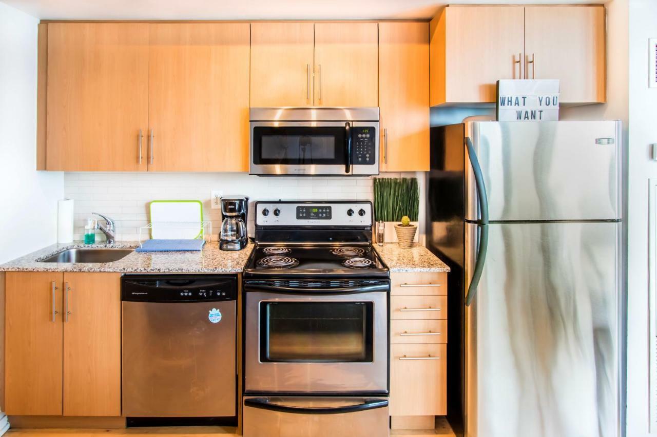 Micasa Suites - Stylish Condo In Maple Leaf Square Toronto Exteriör bild